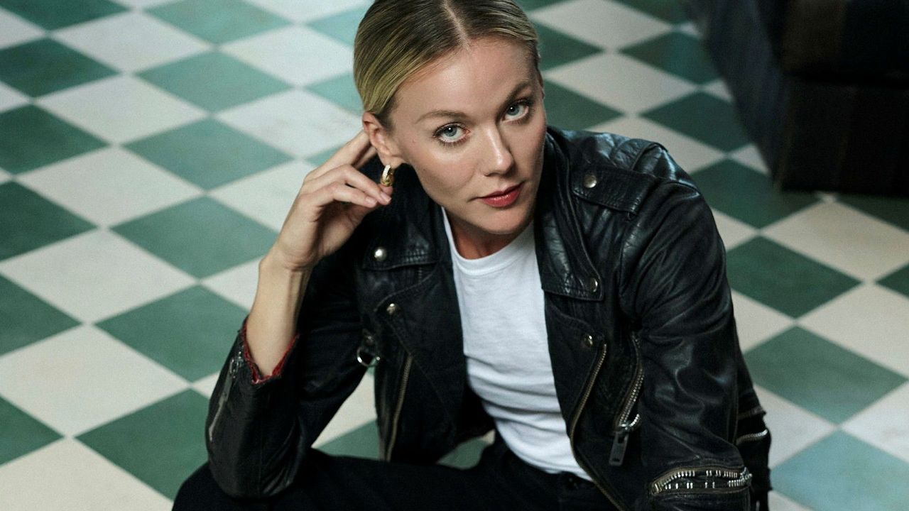 Agnes Lindström Bolmgren släpper dagboksroman om oro och kärlek