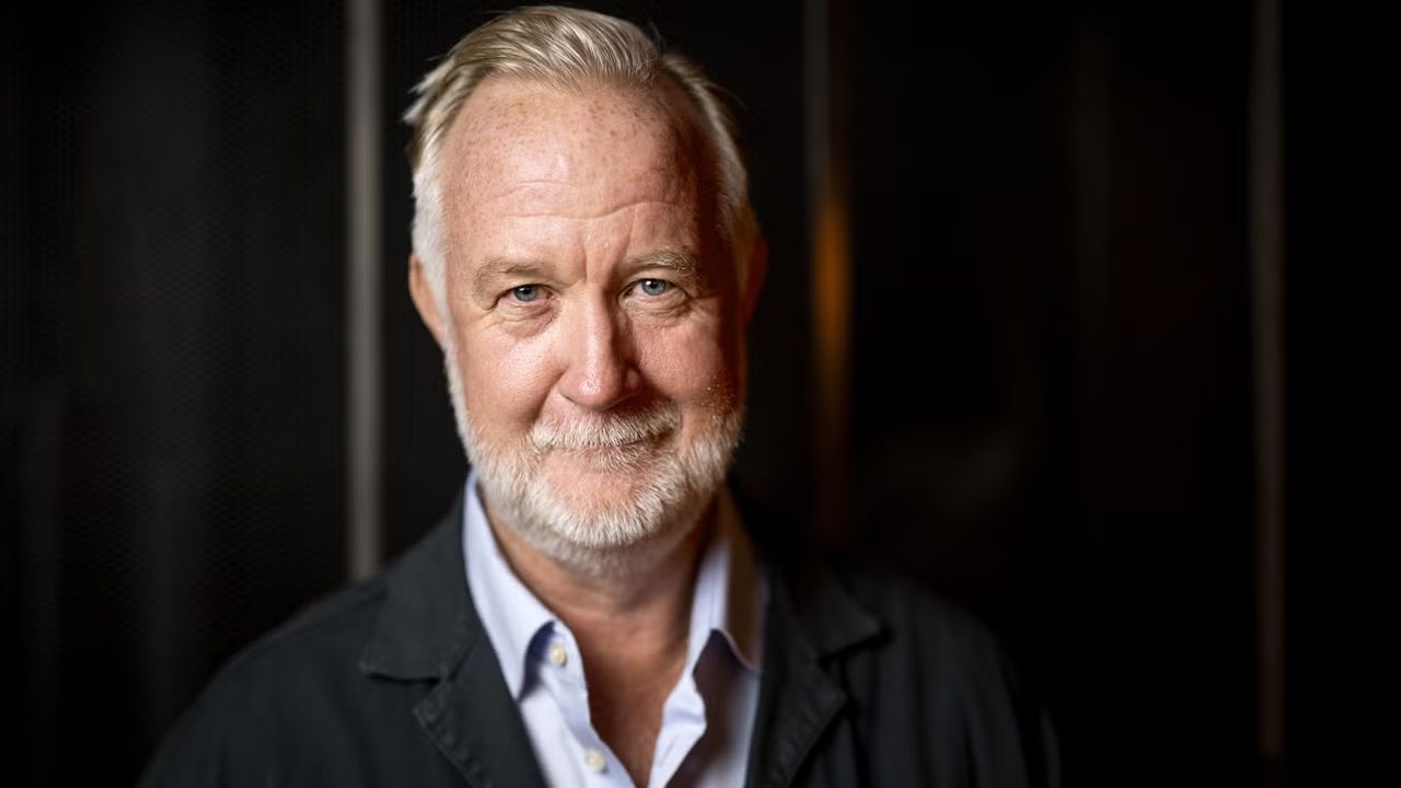 Johan Pehrson utröstad direkt i premiären av Förrädarna