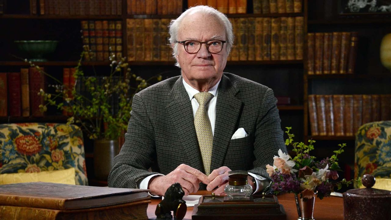 Kung Carl Gustaf möter politiskt kaos vid riksmötets öppnande