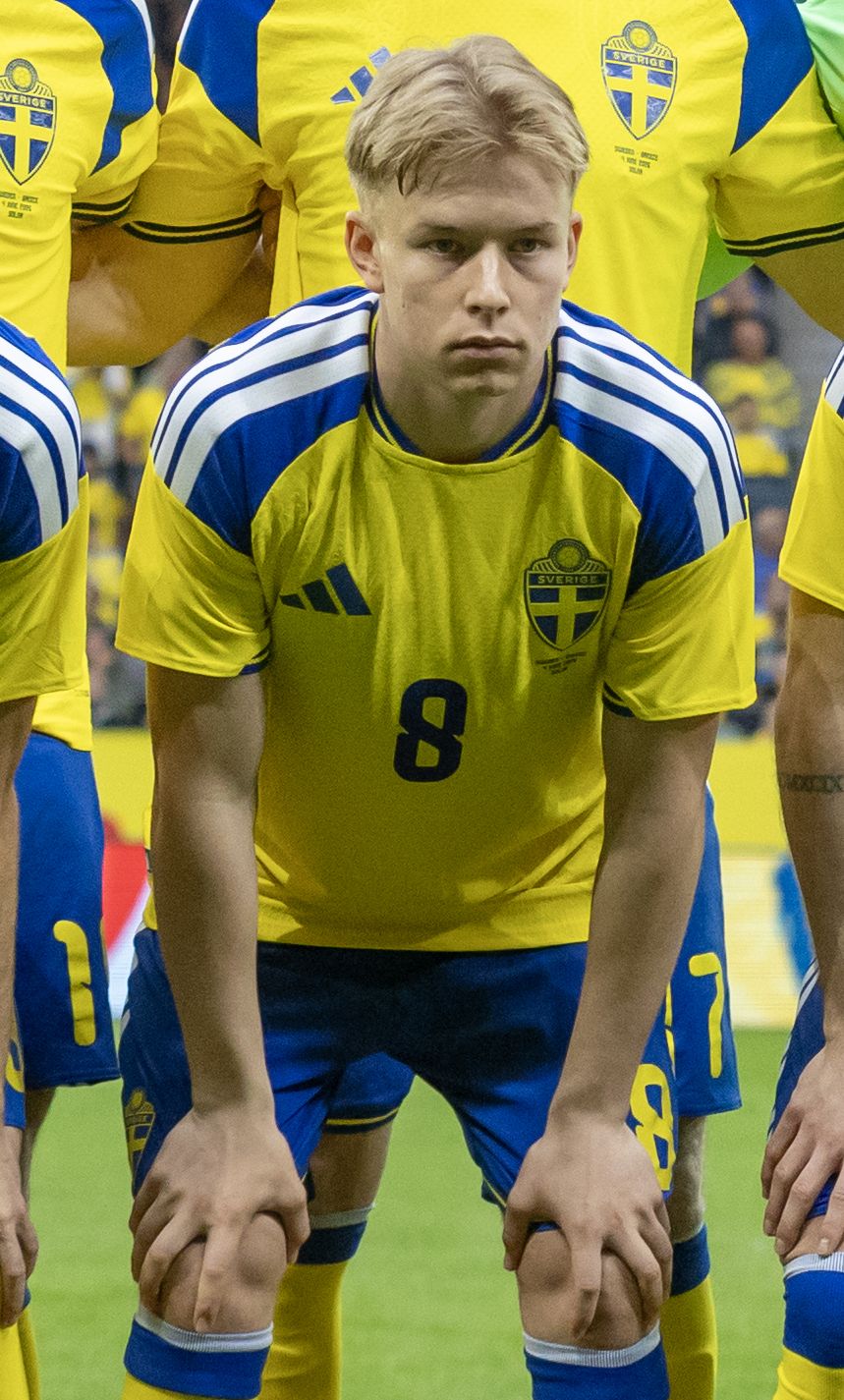Daniel Svensson (fotbollsspelare född 2002)